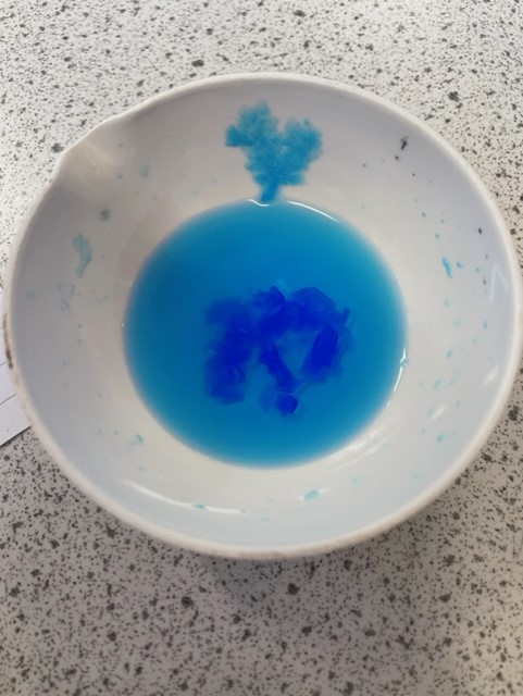 DGSSciCollege's tweet image. The results of @DartfordGS Year 11 #chemistry students review of the first #GCSE #requiredpractical show some fantastic diamond-shaped crystals; hope their exams go as well as this! @DrCourtDGS @drdavie_dgs
