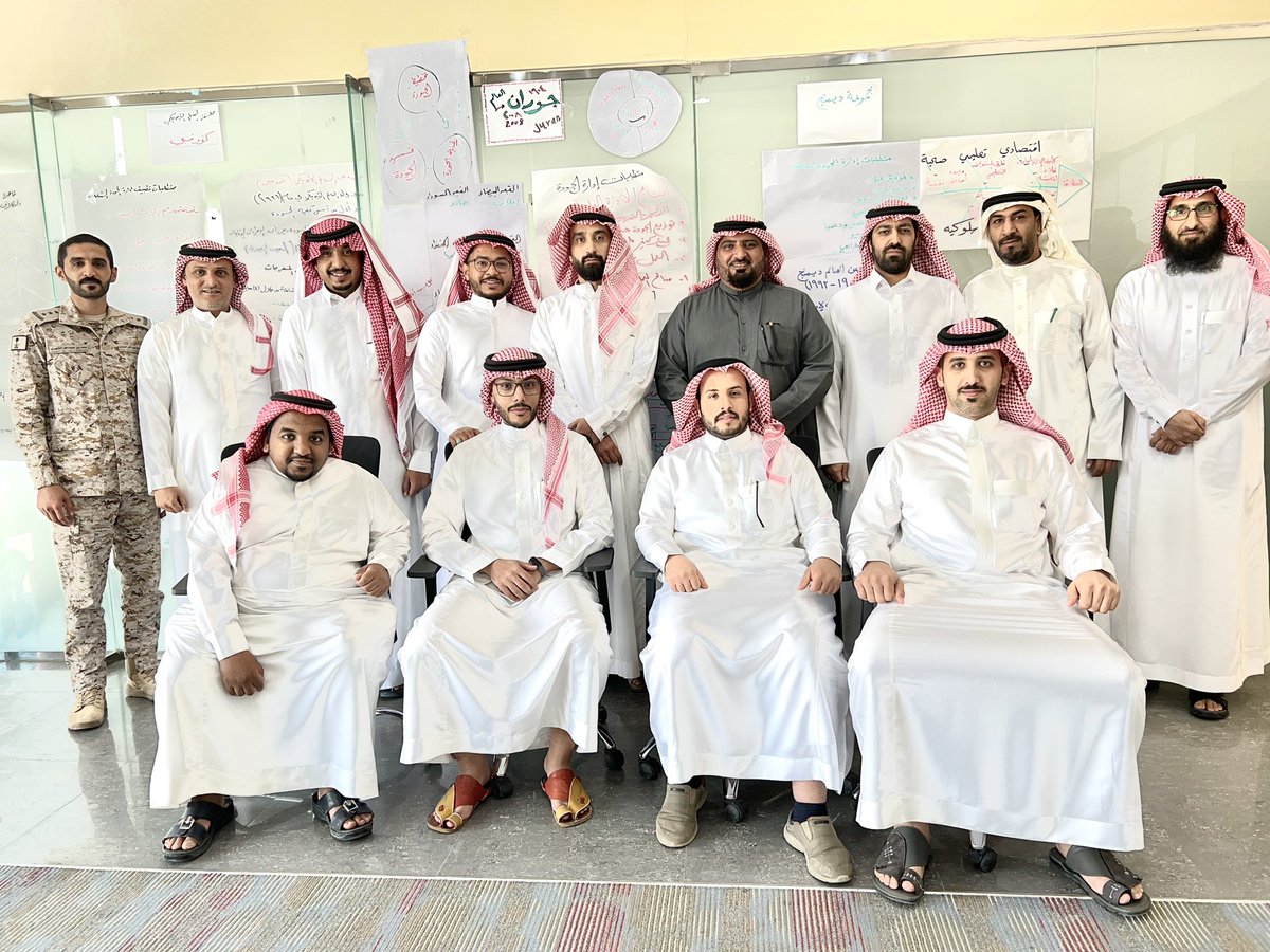 alhashemR's tweet photo. تم الإنتهاء ولله الحمد من برنامج (إدارة الجودة الشاملة) والذي شرفت بتقديمه لبعض منسوبي الدفاع الجوي بمدينة #الرياض 
#تدريب 
#الجودة_الشاملة 
#راشد_الهاشم https://t.co/yTFQPjEFij
