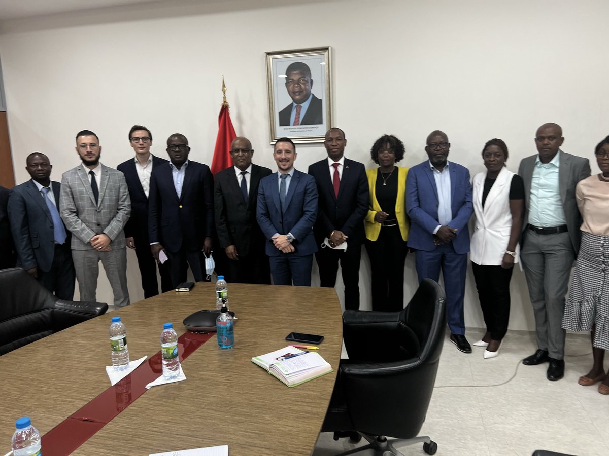 PBellagambi's tweet photo. 🌍À l’occasion du déplacement du PR @EmmanuelMacron en Angola 🇦🇴, j’ai eu le privilège d’exposer les méthodes alternatives🍀📺 de lutte contre le moustique 🦟 auprès du ministère de la santé Angolais. Un ministère en première ligne face au fléau du #paludisme. @qista_technobam https://t.co/4cVW4jj3Hh
