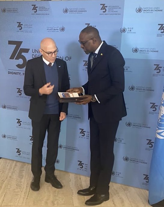 AbdoulayeDiop8's tweet photo. Échanges constructifs avec le Haut Commissaire des NU aux Droits de l’Homme M. ⁦@volker_turk⁩ à qui j’ai remis un exemplaire de la Charte de Kurukanfuga de 1236 sous l’Empire du Mali en guise de contribution du Mali à la promotion &amp; la mise à l’échelle des droits de l’Homme https://t.co/tLY6qwEJNo
