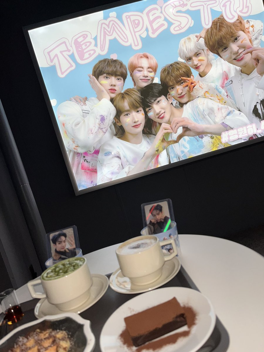 hwarangluv1's tweet photo. やっとケーキ完成したよ〜🎂
템페스트 최고‼️
앞으로도 잘 부탁해요!
1周年おめでとう🎉
2年目もTempestらしく駆け抜けて行���うね〜

Tempest最高〜❕
iE最高〜❕

#잇츠위_템페스트_일주년
#OneYearInThe_iE_of_TEMPEST
#TEMPEST 
#템페스트 https://t.co/qcX6ewBHeP