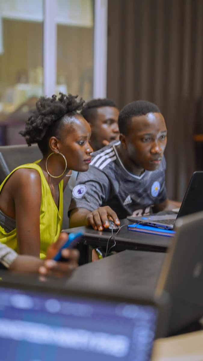 smari_institute's tweet photo. The Motion graphics class was in session
as the students engaged their coach with various queries.
#GraphicsThursday 
#SmariInstitute https://t.co/18vuWj9KDv