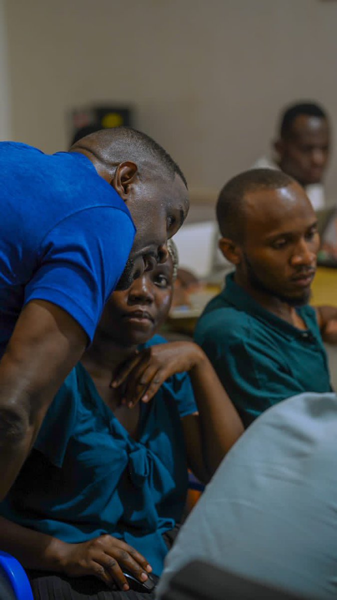 smari_institute's tweet photo. The Motion graphics class was in session
as the students engaged their coach with various queries.
#GraphicsThursday 
#SmariInstitute https://t.co/18vuWj9KDv