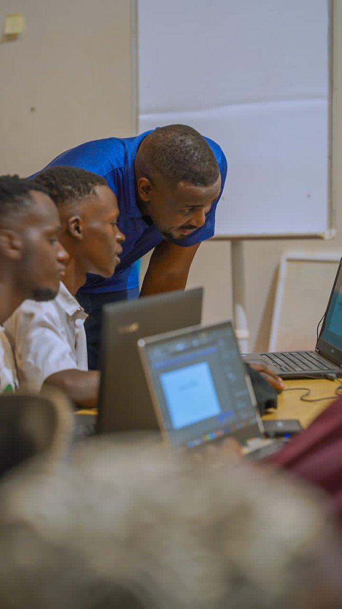 smari_institute's tweet photo. The Motion graphics class was in session
as the students engaged their coach with various queries.
#GraphicsThursday 
#SmariInstitute https://t.co/18vuWj9KDv