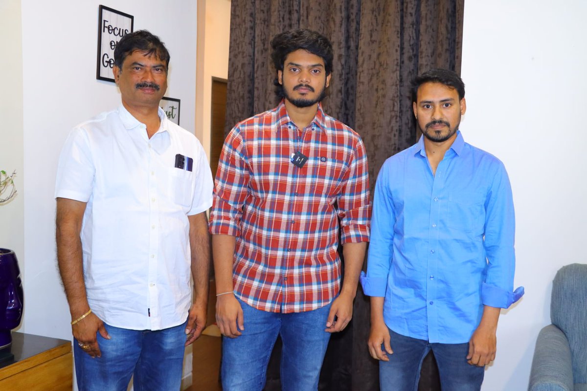 vamsikaka's tweet photo. #MRKalyan movie release date announced by @ActorAkashPuri

#MrKalyanOnMarch10

Starring #MaanyamKrishna, #Archana
Directed by #Pandu
Produced by #NVSubbaReddy 
Music: #Sukku 
DOP: #NanajiP, #MVGopi
Editor: #VinodAdvay
@SreedharSri4u https://t.co/fBZh2qwgTJ