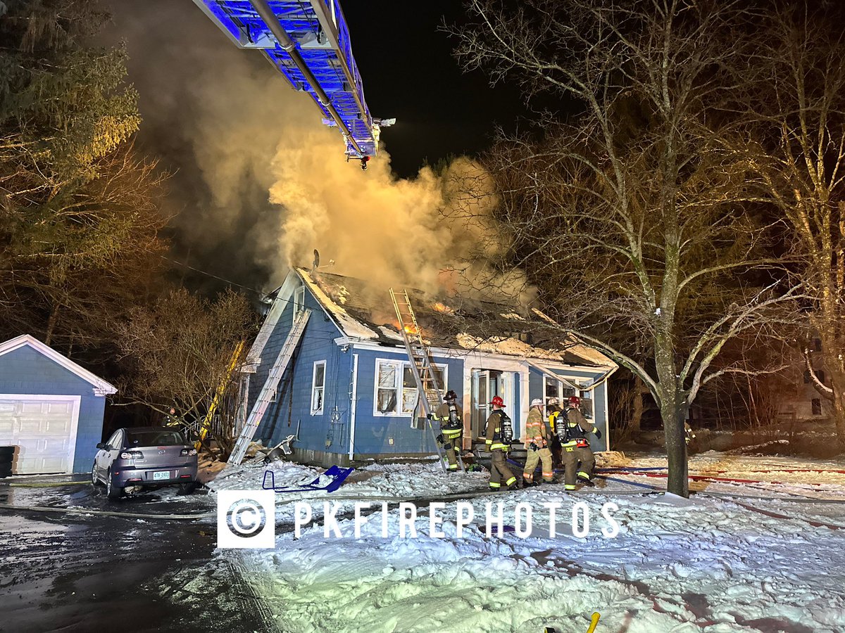 pkerriganpk's tweet photo. Milford NH 3rd alarm Johnston St https://t.co/ptLooQ7Xbb