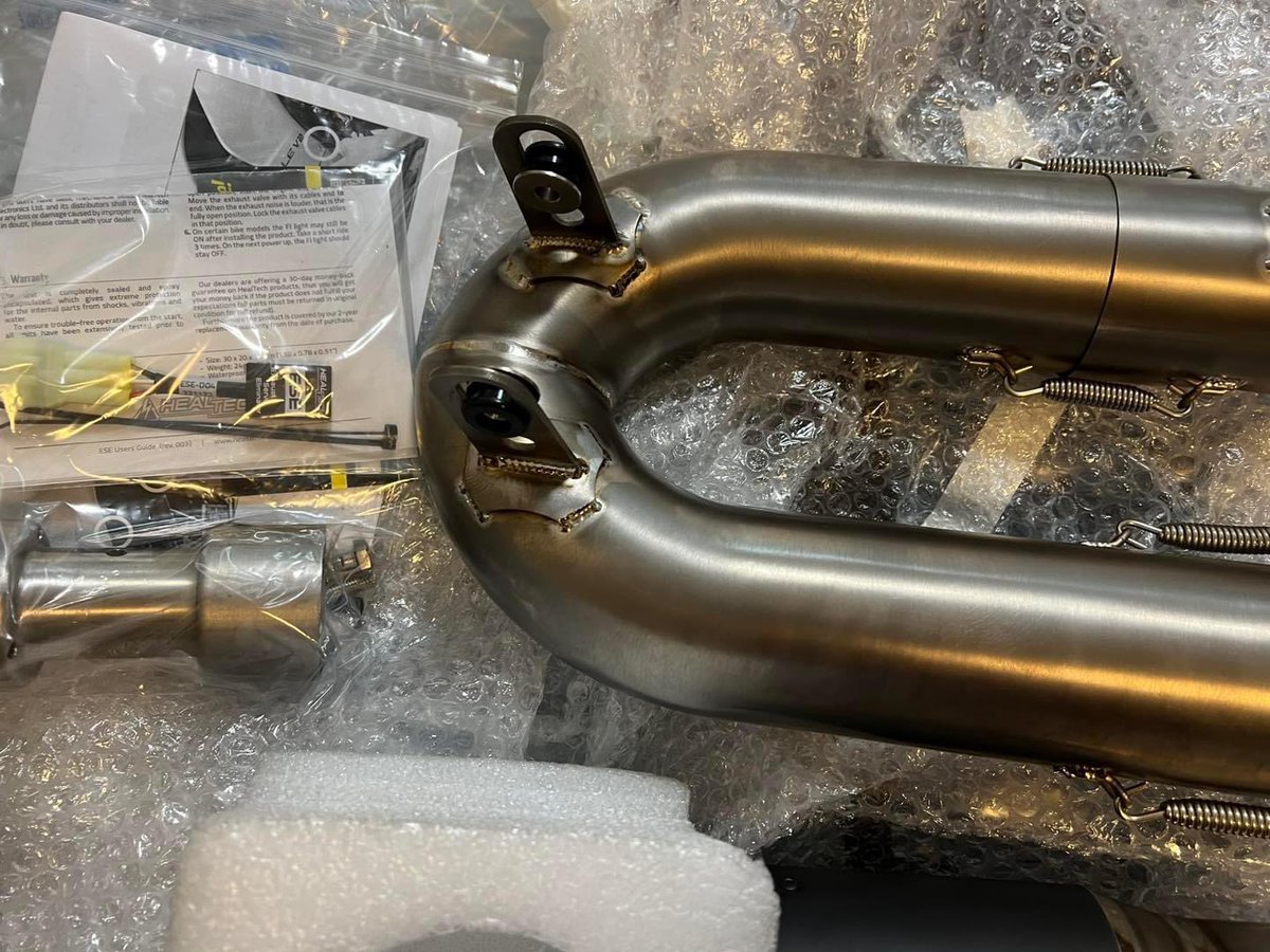 SuperbikeParts's tweet photo. panigaleV2用 de-catです。
GP1R black coatサイレンサー
black Tip
スタンダードステッカー
#V2 #panigale #GP1R #AustinRacing #オースティンレーシング #austinracingjapan #SuperbikePartsShop #バイク好きと繋がりたい #バイク好きな人と繋がりたい #Ducati #Ducatipanigale #ドゥカティ https://t.co/ribQVjPwuv