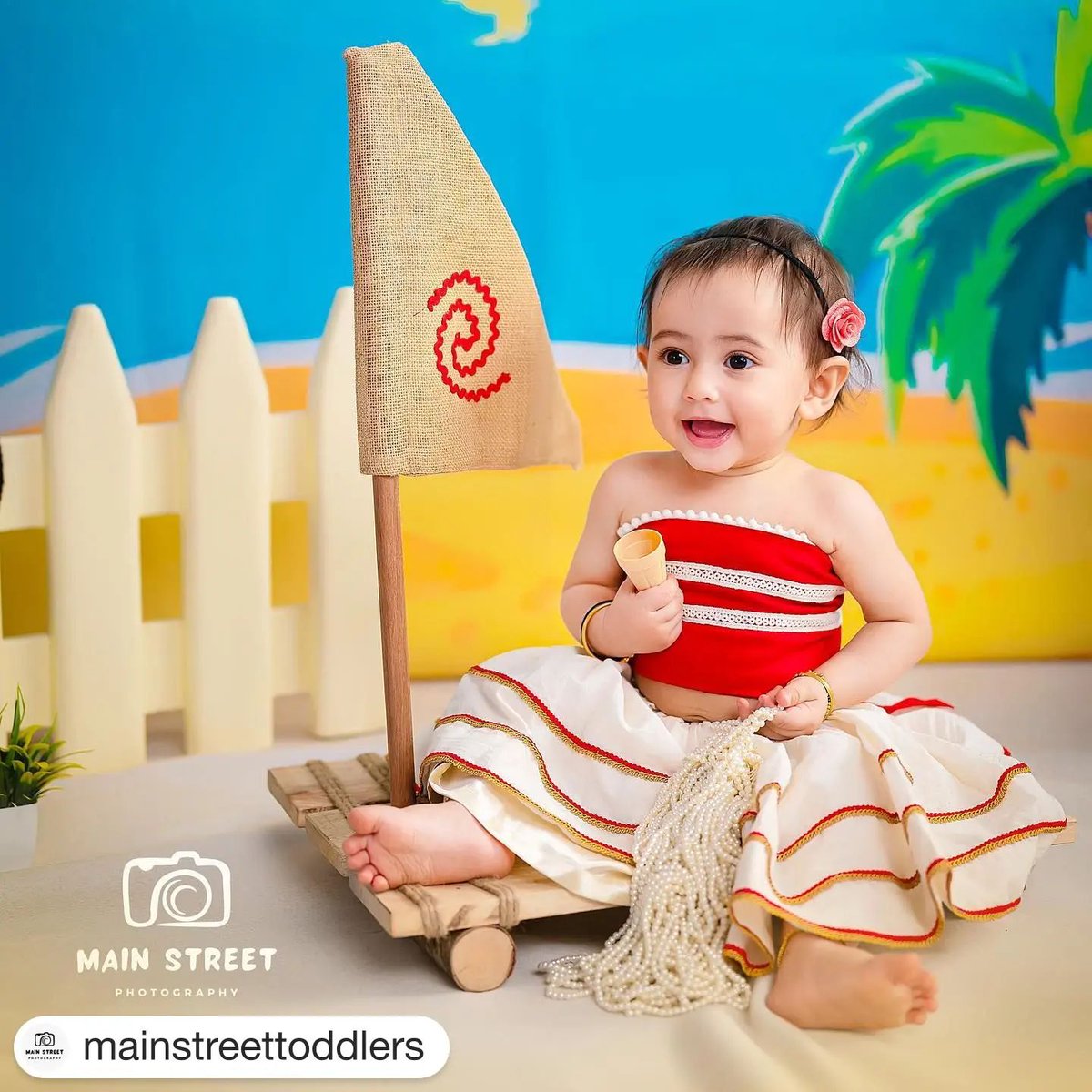 MadrasPropStore's tweet image. So excited as the baby to see our Moana Boat in the frame
.
Beautiful picture by @mainstreettoddlers 
#babystyling #babystyleguide #propstyling #propstylist #newborn #newbornbaby #newbornphotography #newbornphotographer #photographyprops #newbornprops

#propsvendor #proprentals