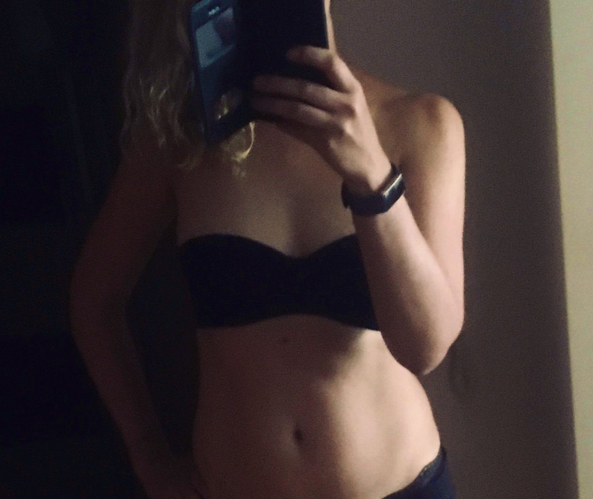 GiuliaSotto's tweet photo. Guten Morgen Ihr Tweeties😘 https://t.co/KaTwKHoRmy