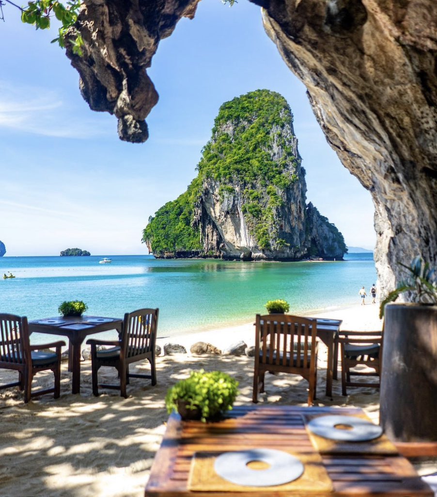 Pensé que no iba a ver nada más lindo que las Phi Phi, pero llegue a Phra Nang y le compite de igual a igual o mejor