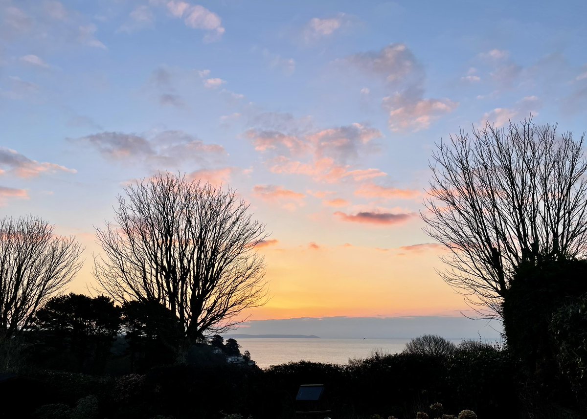 zancoo05's tweet photo. Good morning #sunrise #Cornwall https://t.co/Rpgz6pVLLS