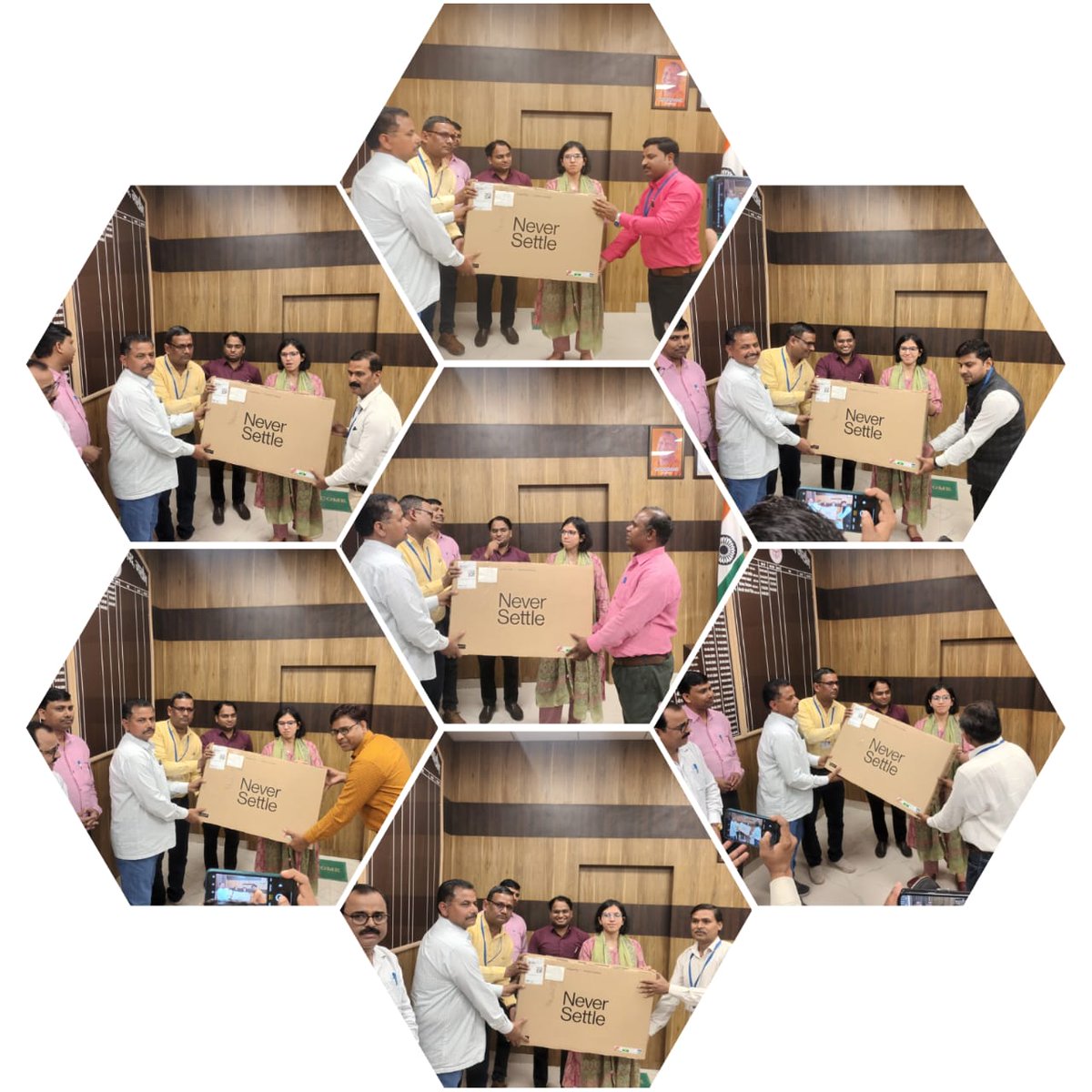 ब्लॉक कुठौंद के सात उत्कृष्ट विद्यालय में स्मार्ट tv का वितरण आदरणीया जिलाधिकारी महोदय द्वारा किया गया। कार्यक्रम मे विशेष सहयोग अजय पाण्डेय जी का रहा।