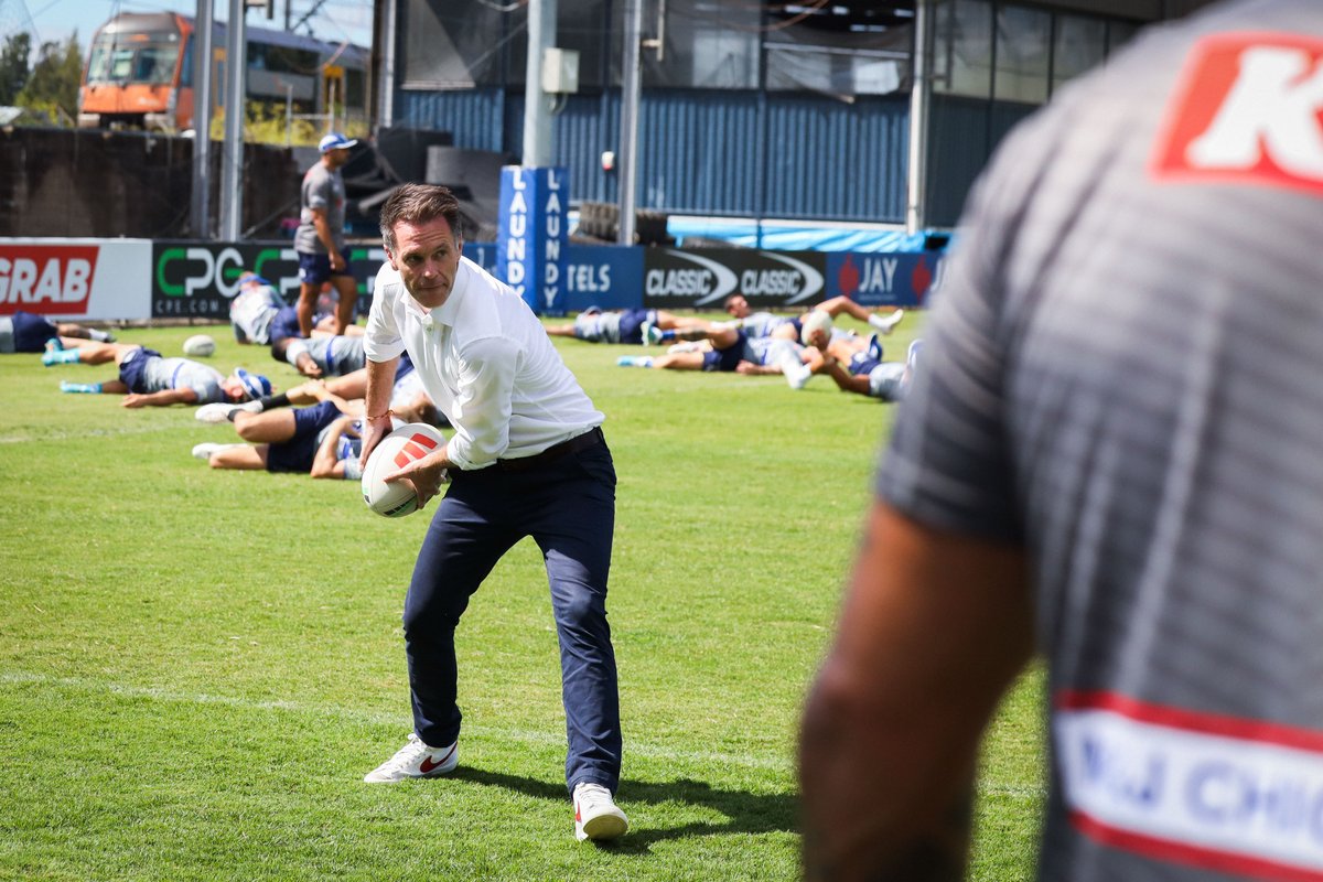 ChrisMinnsMP's tweet image. Running for Premier isn&apos;t easy but I can confirm, training with the @NRL_Bulldogs is way harder! 

It was pretty special to join the team for one of their last training sessions before their first game of the season.