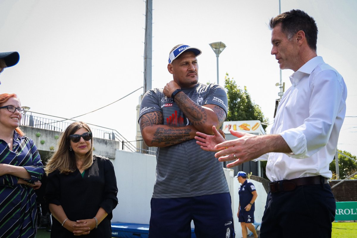 ChrisMinnsMP's tweet image. Running for Premier isn&apos;t easy but I can confirm, training with the @NRL_Bulldogs is way harder! 

It was pretty special to join the team for one of their last training sessions before their first game of the season.