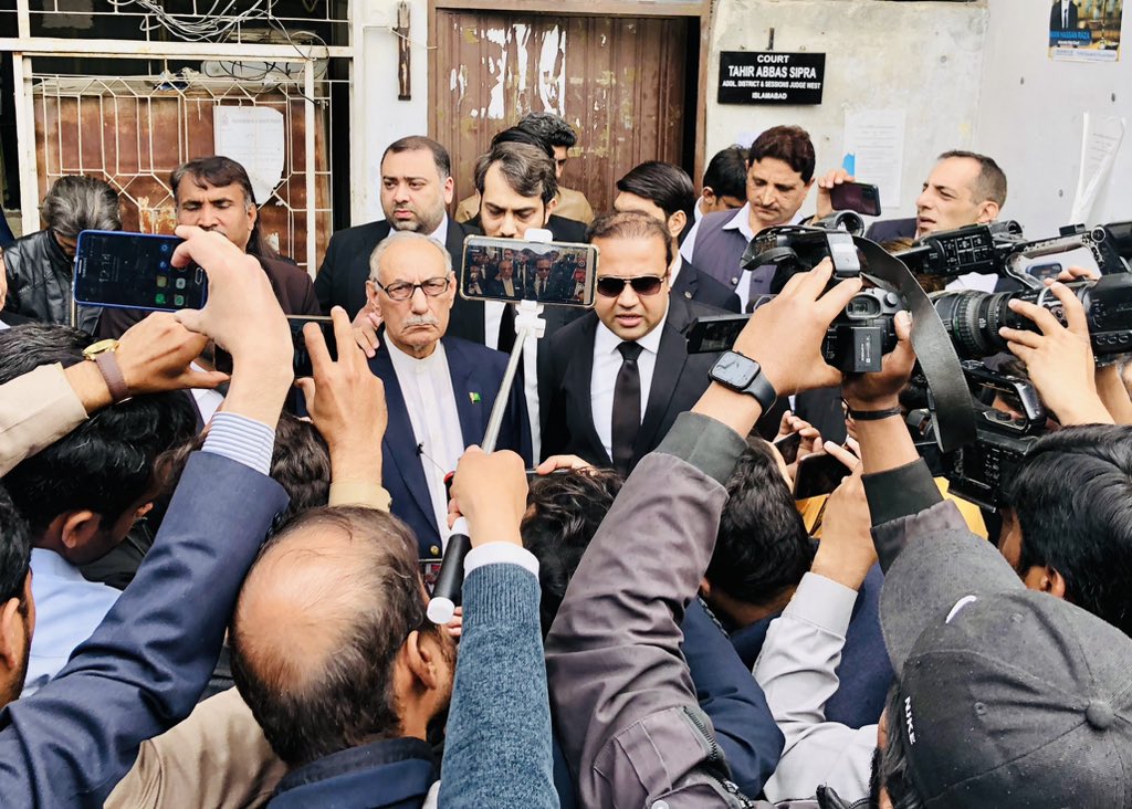 MianAliAshfaq's tweet photo. ضمانت نہیں، مقدمہ ھی خارج کرا کرلر جا رھا ھوں- پاکستان زند باد- ھم سب اس پر قربان- ❤️🇵🇰

الحمد للہ- https://t.co/gWI8PhCbGh