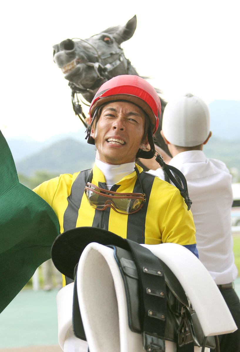 和田竜二騎手の鞭でシバかれて殺意が溢れるクランモンタナの顔めっちゃ草