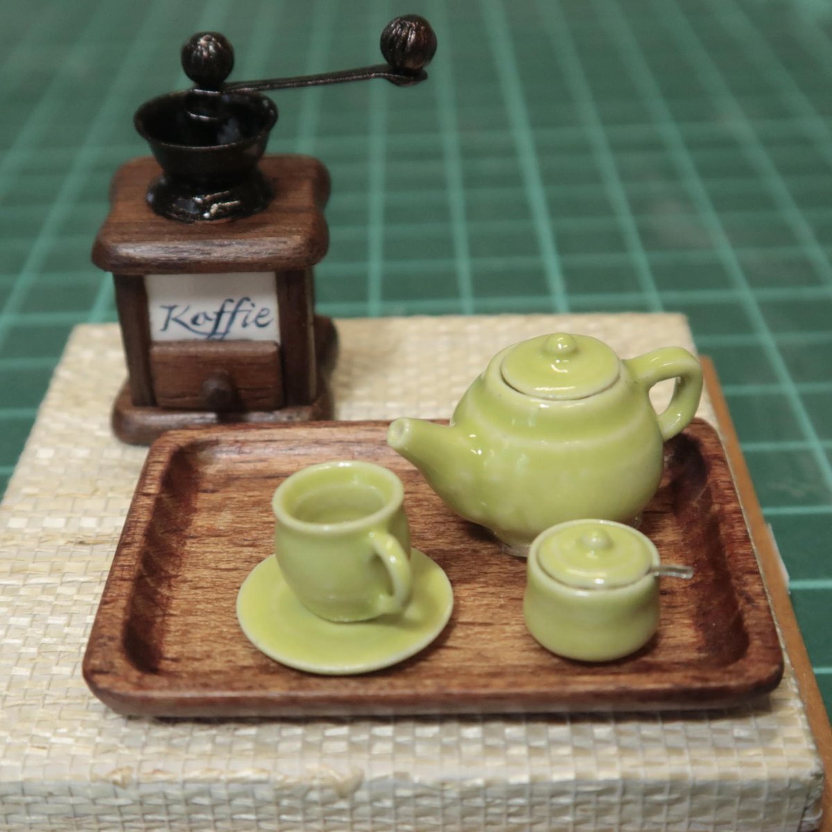 ３月４日〜５日、産業貿易センター浜松館で開催されるミニチュア・ドールハウス作家展に出品予定のコーヒーセットです