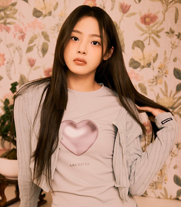 kicminji's tweet photo. " . . She can be defined as a perfect line from head to toe, it's like when the flower blossomed in the beleaguered form of the beautiful castle in which she lives." 🏹 https://t.co/YNpVrV5eVB