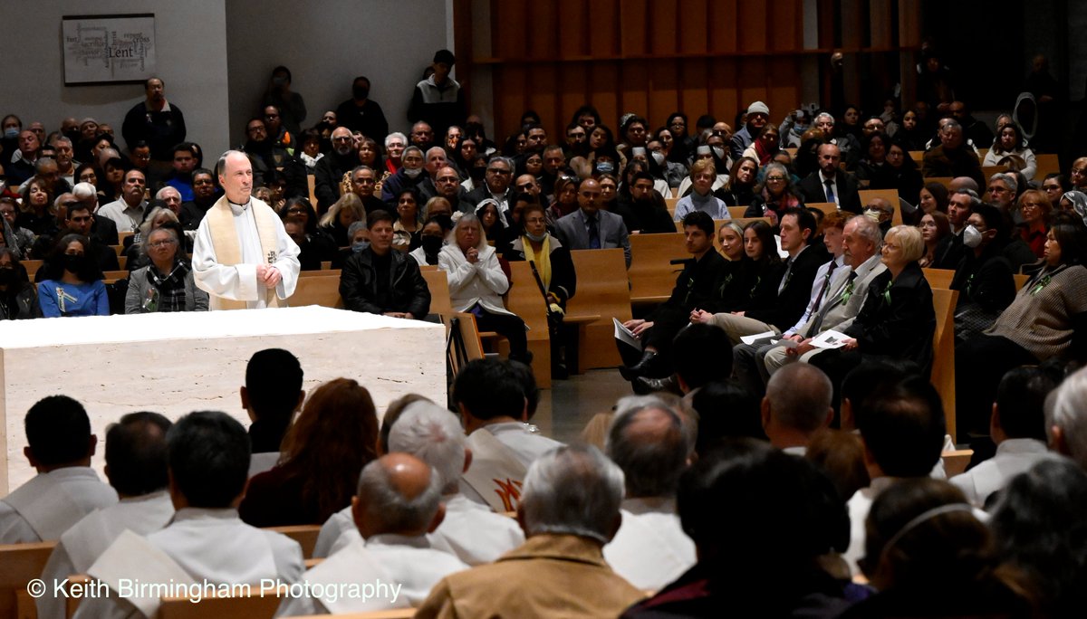 photowkb's tweet photo. Mass for Bishop David G. O'Connell at St. John Vianney Catholic Church in Hacienda Heights. O'Connell was shot and killed February 18th inside his home. #bishopdavidoconnell #CatholicChurch #catholic #davidOConnell https://t.co/791mydflMQ