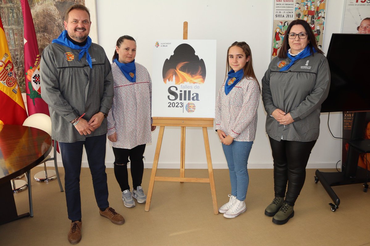 AjuntSilla's tweet photo. 🔥🧨L'alcalde de Silla, Vicente Zaragozá, ha rebut a l'Ajuntament de Silla a la presidenta de la Junta Local Fallera de Silla, Raquel Gradolí, i a les falleres majors de Silla, Abigail Peris García i Iris Moreno Rodríguez, per a presentar el cartell de les falles de Silla 2023. https://t.co/9xc1BFKVaj
