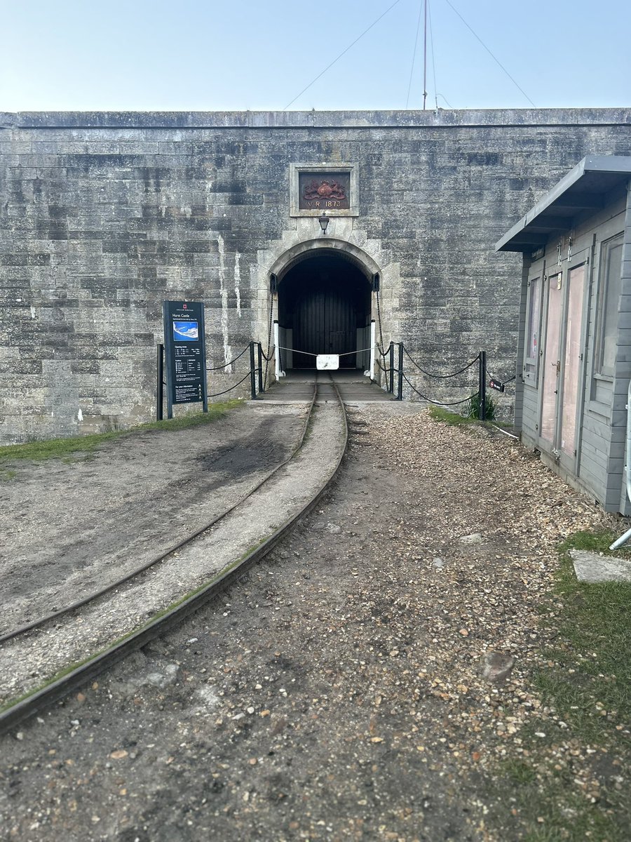 Rails in situ at #HurstCastle on the south coast, near Milford on Sea. I’d assume they were to supply the castle with munitions #railway @bordersbeeching