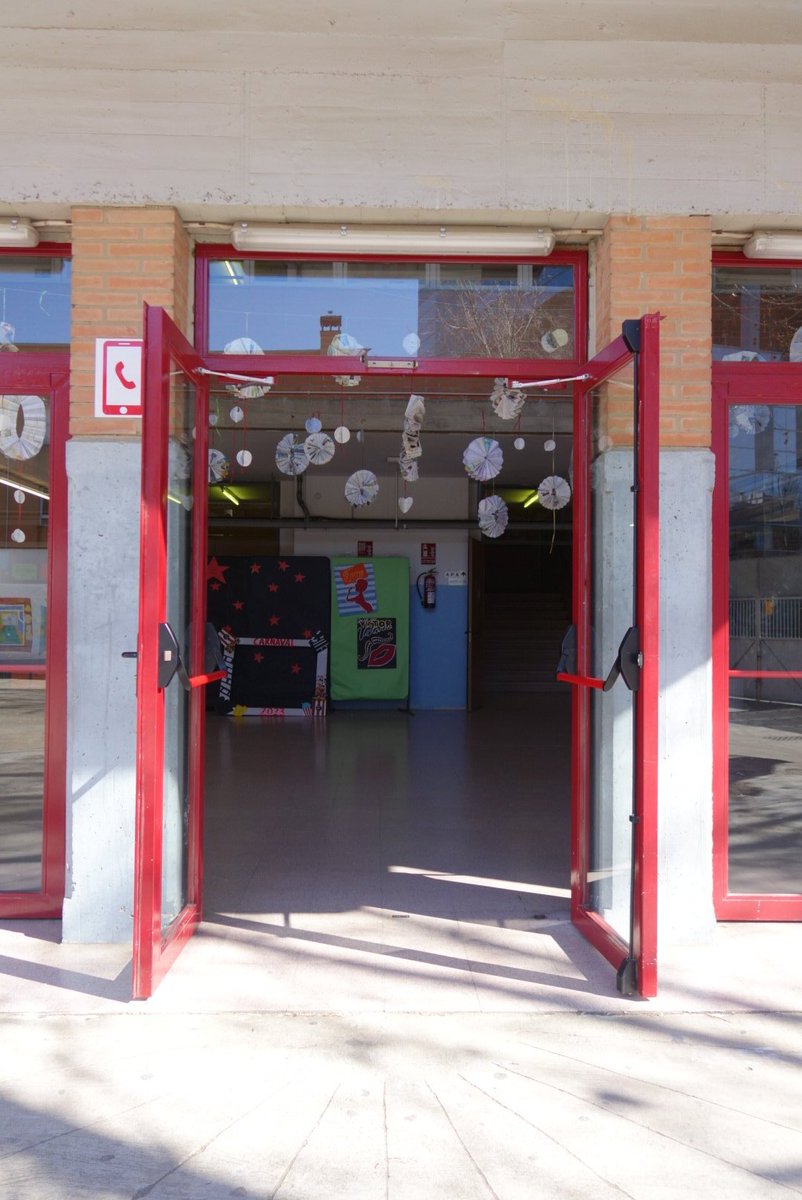 Aquest dissabte dia 4 de març celebrarem la jornada de portes obertes. Molts alumnes voluntaris acompanyaran i guiaran als futurs companys.