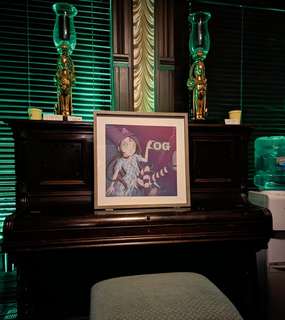 AavegotchiS's tweet image. #gotchigang @FAKEgotchis artists represented strongly at @mjmansionco 

The OG, by @roxianogotchi