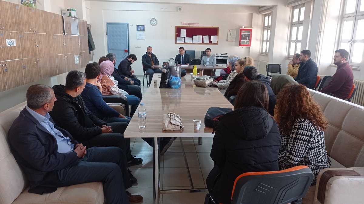 Milli Eğitim Müdürümüz Sn.Abdulaziz Doğan ve Şube Müdürümüz 
Sn. Bahattin Güleken okulumuzu ziyaret edip okulun taşınma süreci hakkında bilgi verdiler, okulun eğitim öğretim süreci ile ilgili genel bilgi aldılar.
<a href="/dogan_azz/">Abdulaziz Doğan</a> 
<a href="/BahattinGuleken/">Bahattin Güleken</a> 
<a href="/ronmer306/">Yılmaz Türk</a> 
<a href="/bismilmem/">Bismil İlçe Milli Eğitim Müdürlüğü</a>