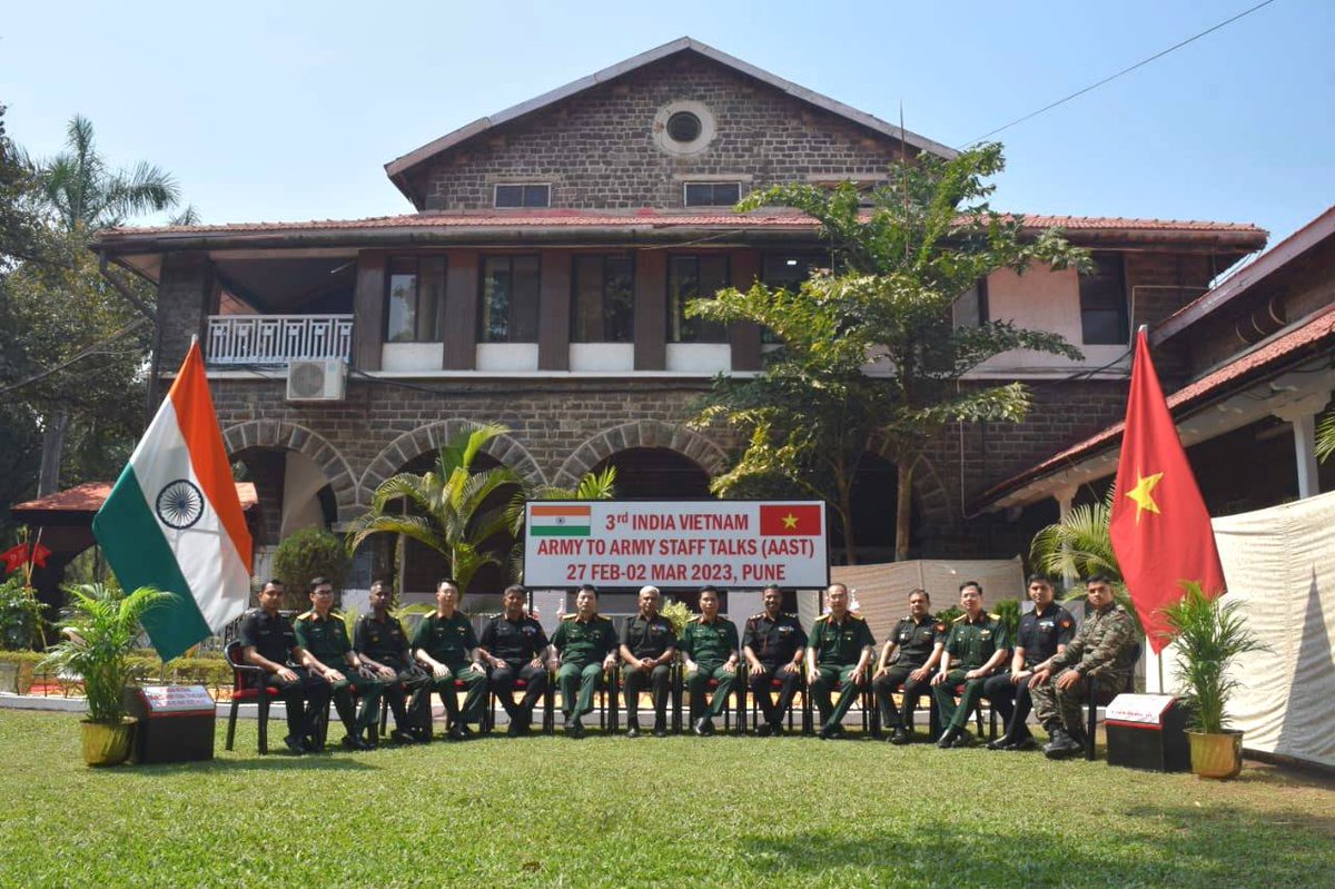 3rd Army to Army Staff Talk #AAST between #IndianArmy & #Vietnam People’s Army was conducted at #Pune. The #AAST focussed on joint military exercise, training cooperation & prepared a roadmap for enhancement of #DefenceCooperation between both Armies.

#IndiaVietnamFriendship