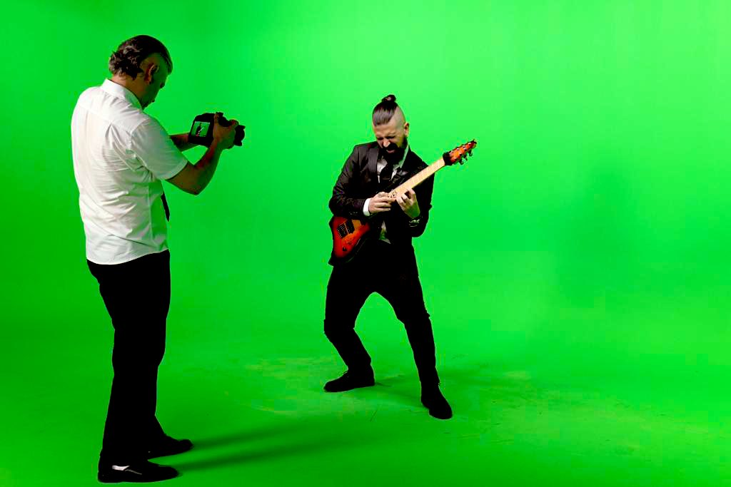 “WAKING UP” Now Streaming 🎧 tr.ee/dpQPrP11JJ

#hardrock #MetalHead #postrock #teravolt #newmusic