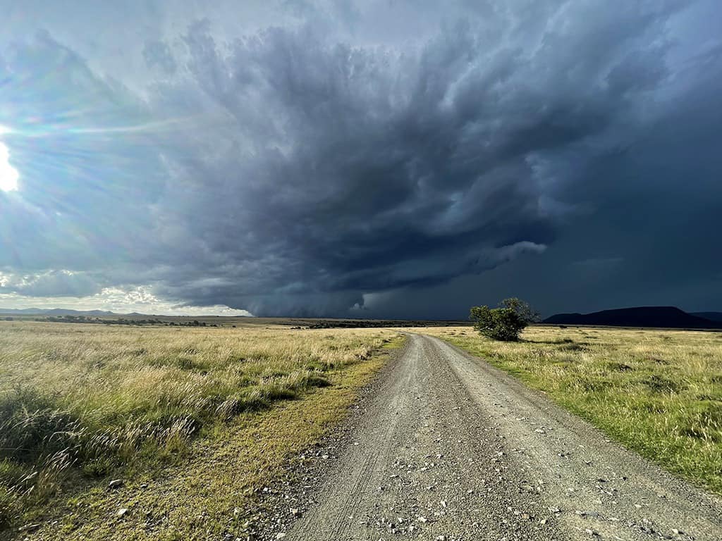 SANParksMZNP's tweet photo. Dramatic skies over #MountainZebraNationalPark📸Karin Mitton #LiveYourWild @SANParks https://t.co/xgo5h5zMEM