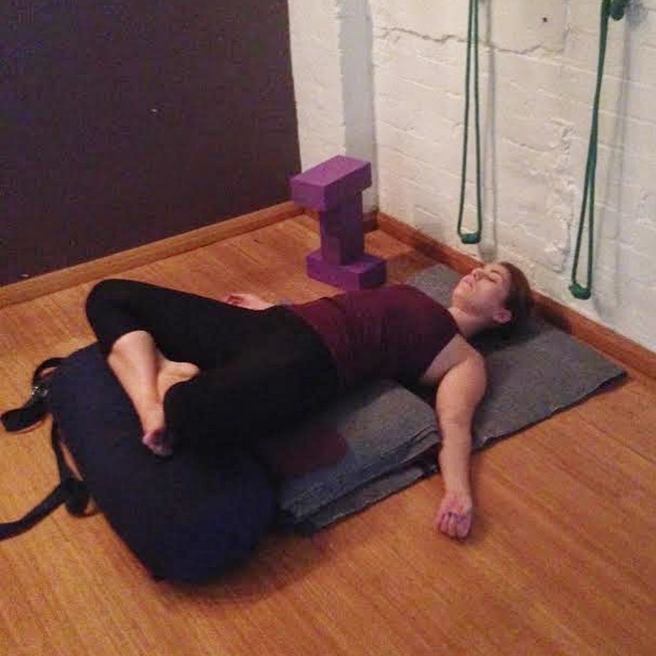 YogaToGoStudio's tweet photo. 🥰 Love that quiet moment after you come down from Salamba Sarvangasana & let the effects of the pose seep in...
Iyengar yoga for body, mind & spirit - see the timetable to join us on the mat: https://t.co/OKiY4A0BnU
#rest #restore #iyengaryoga #shoulderstand #inversions https://t.co/Ll5nffHf82
