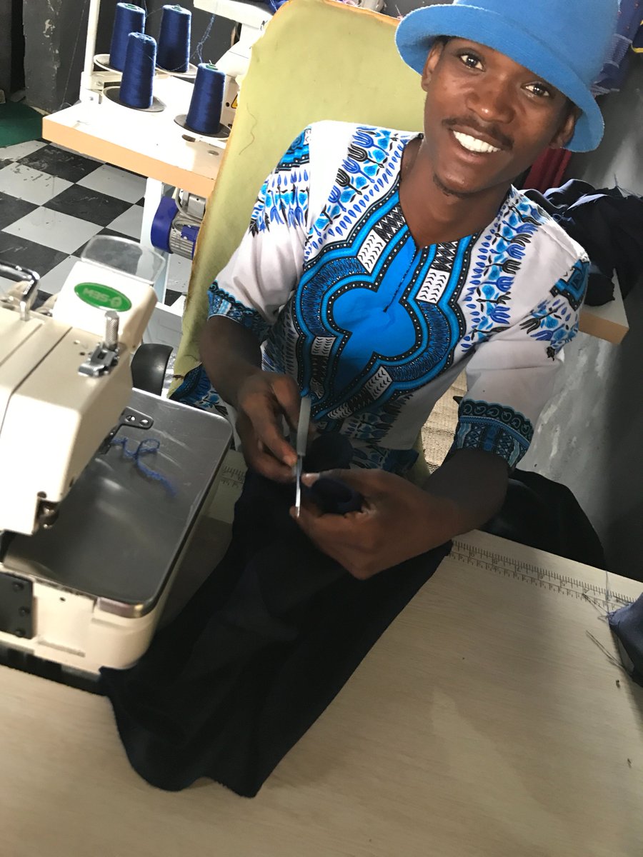 tholleka's tweet image. on the picture is Anathi Magewushe, he loves his son so much but he always felt like that he was failing but now he is able tp wake up every morning so he can provide for his son.

thank you 
#BusinessAndArtsSA
#Pesp3
#DepartmentOfSportsArtsAndCulture