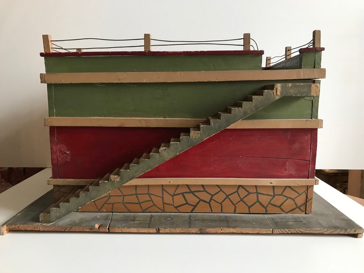 arrabalf's tweet image. Hoy, en el ex-"Penal" de Burgos del que mi padre ¿se escapó? 
los internos interpretan   PICNIC. 
Mi primera obra y la + representada. 
 La guerra.   
Mi padre  me envío un juguete con una escalera exterior 
que lleva al cielo del Teatro y de la Modernidad de las Maravillas.