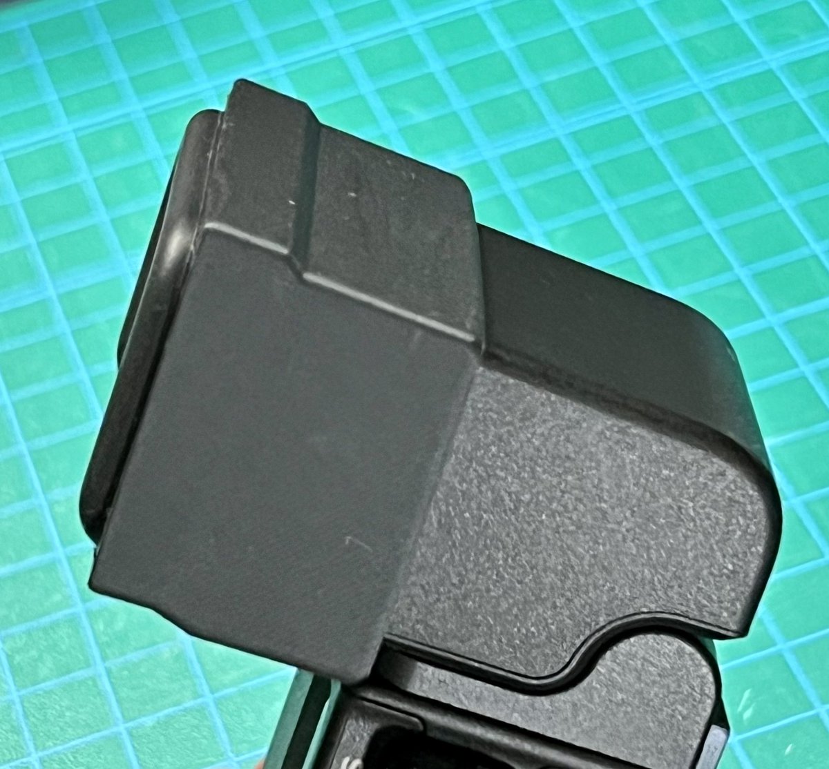 toshisank_'s tweet photo. テレワーク中に印刷された物その2
SIGMAfp EVF-11用アイカップEC-31
脱落防止カバー
EC-31は取付取外しが簡単な分、いつの間にか、脱落してなくすことがあるので、それを防止するかもしれないカバー。試行期間0日のため、カバーごと脱落するかも?!
#sigma #sigmafp #evf11 #ec31 https://t.co/YZ1PdXU8ga