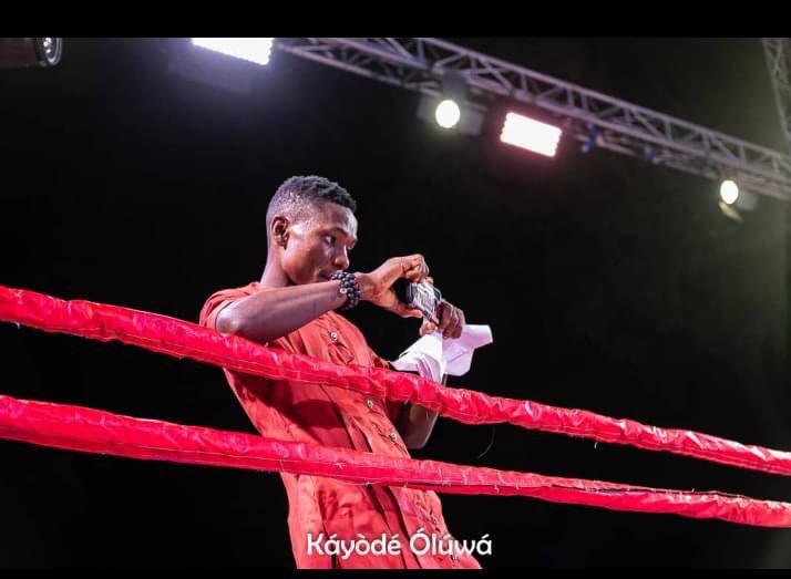 Akinladeabiodu's tweet image. No matter how dark the night, somehow the sun will surely rises again and all shadows will be chased away. 

I R E_NBO 🙏. 

. 
📷 @Kayodeoluwa
. 
#boxing #fightgistmedia #RingsideView #brokebutblessed #breakingnews #Nigeriadecide #Salehglovespomotions