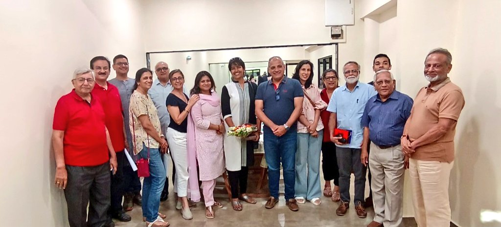 HNarwekar's tweet photo. Met the #ACCPR committee members with #PluralUrban planners &amp; the area's residents to discuss the suggestions for the surface design of #CuffeParade #Metro3 station. (Conti 1/2) https://t.co/1YAs57mvYL