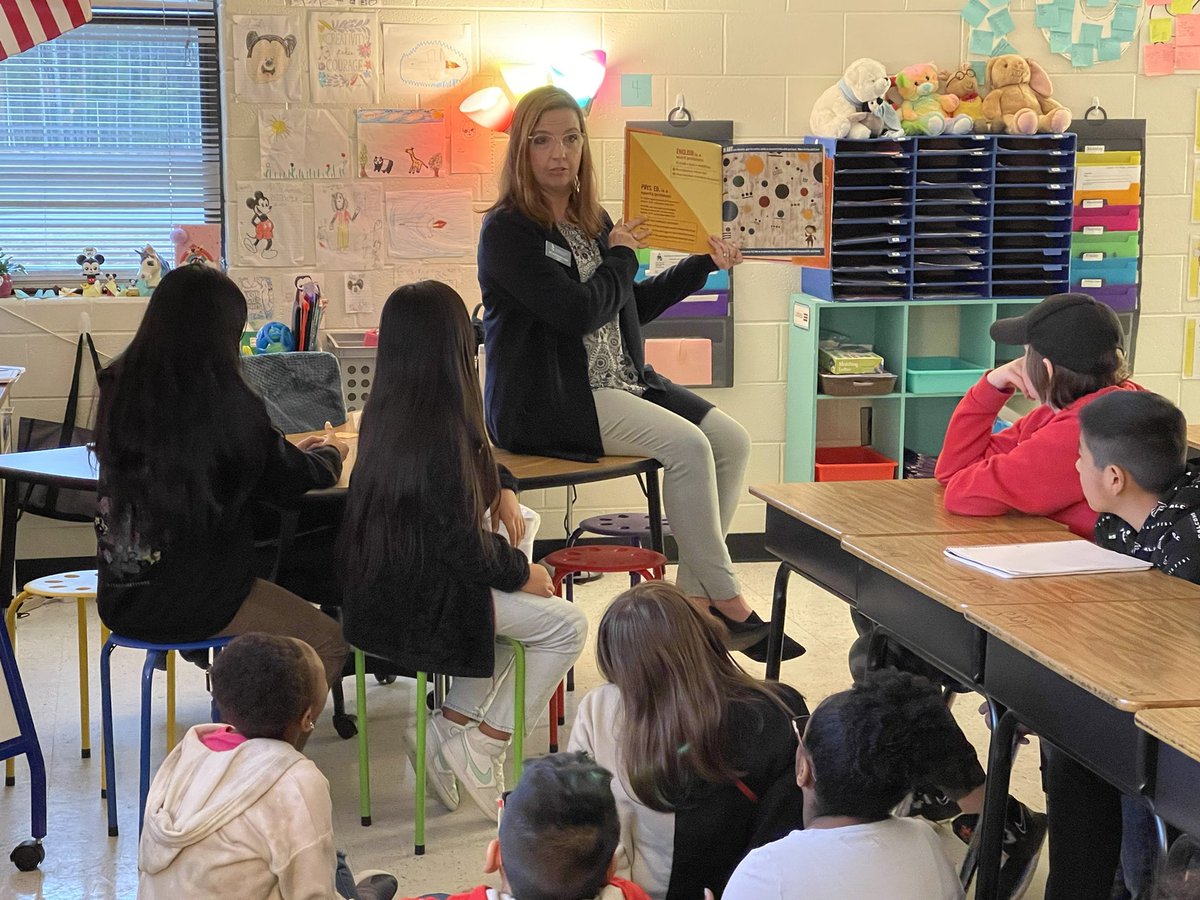 evanseinsteins's tweet image. How cool is this! Dr. Head, Cherokee County’s very own Math Einstein came to read the book, The Math Curse, to my Einsteins!#readacrossamerica @MRegan0123 @Beth_Coryell  @JamieSLester @JanetMarotte777 @CherokeeSchools @Hasty_Huskies