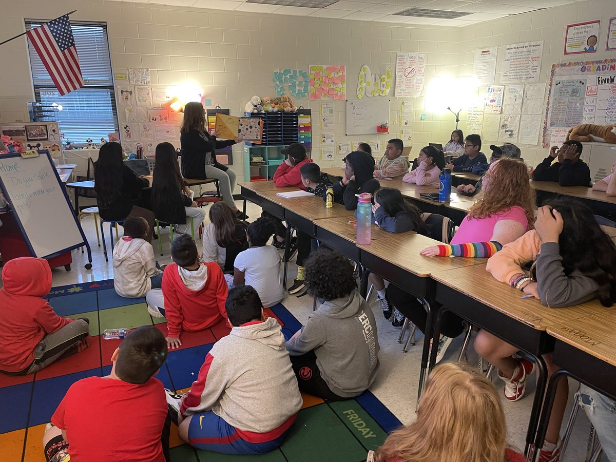 evanseinsteins's tweet image. How cool is this! Dr. Head, Cherokee County’s very own Math Einstein came to read the book, The Math Curse, to my Einsteins!#readacrossamerica @MRegan0123 @Beth_Coryell  @JamieSLester @JanetMarotte777 @CherokeeSchools @Hasty_Huskies