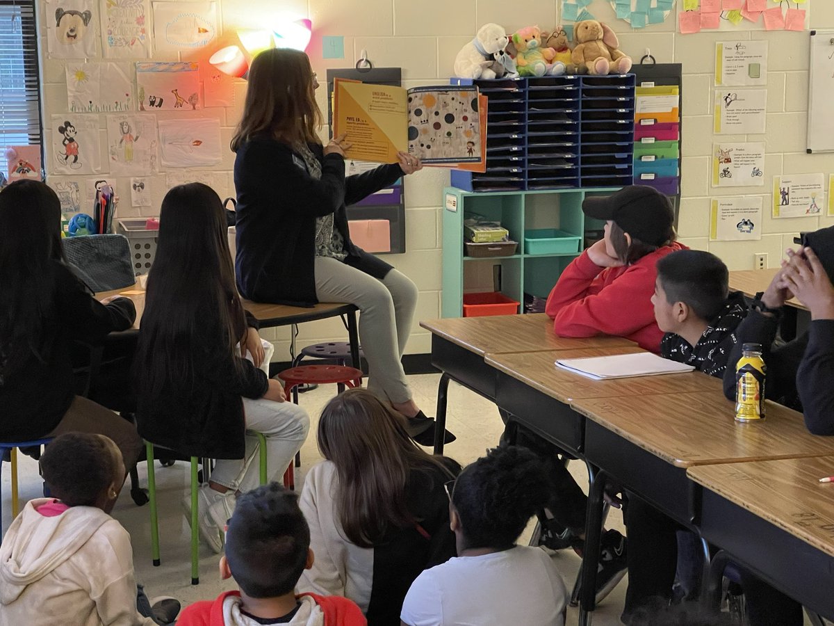 evanseinsteins's tweet image. How cool is this! Dr. Head, Cherokee County’s very own Math Einstein came to read the book, The Math Curse, to my Einsteins!#readacrossamerica @MRegan0123 @Beth_Coryell  @JamieSLester @JanetMarotte777 @CherokeeSchools @Hasty_Huskies