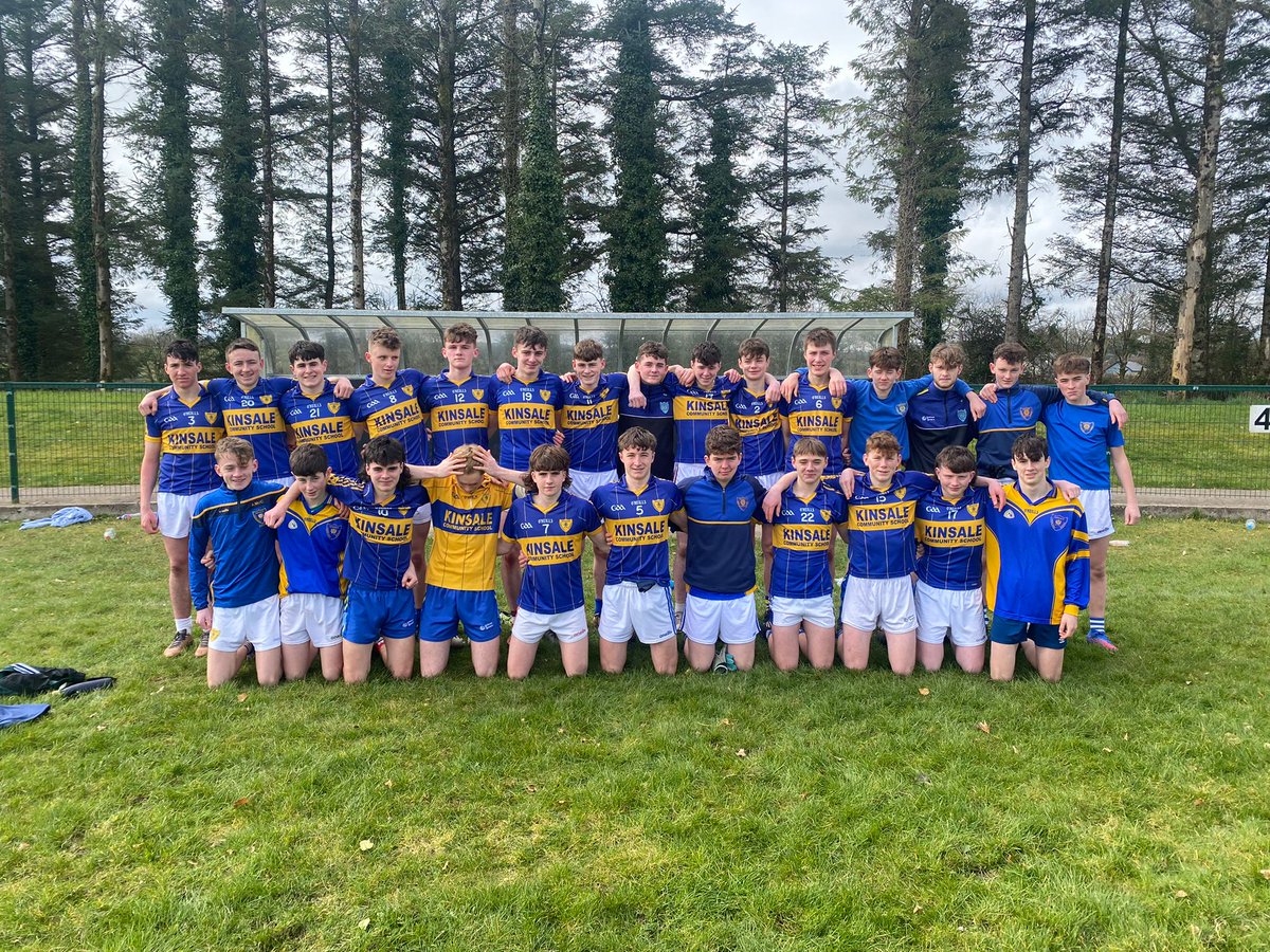 Well done to our u16.5 boys Footballers who had a great win in the @Munsterpps championship today in Kiskeam. Full Time @KinsaleCSGAA 2.19 @BoherbueC 0.11. We play Buttevant next week in the QF. #kcsabu @KinsaleComSch @KinsaleGaa @CourceysGAA @sliabhrua1 @TractonGAAClub