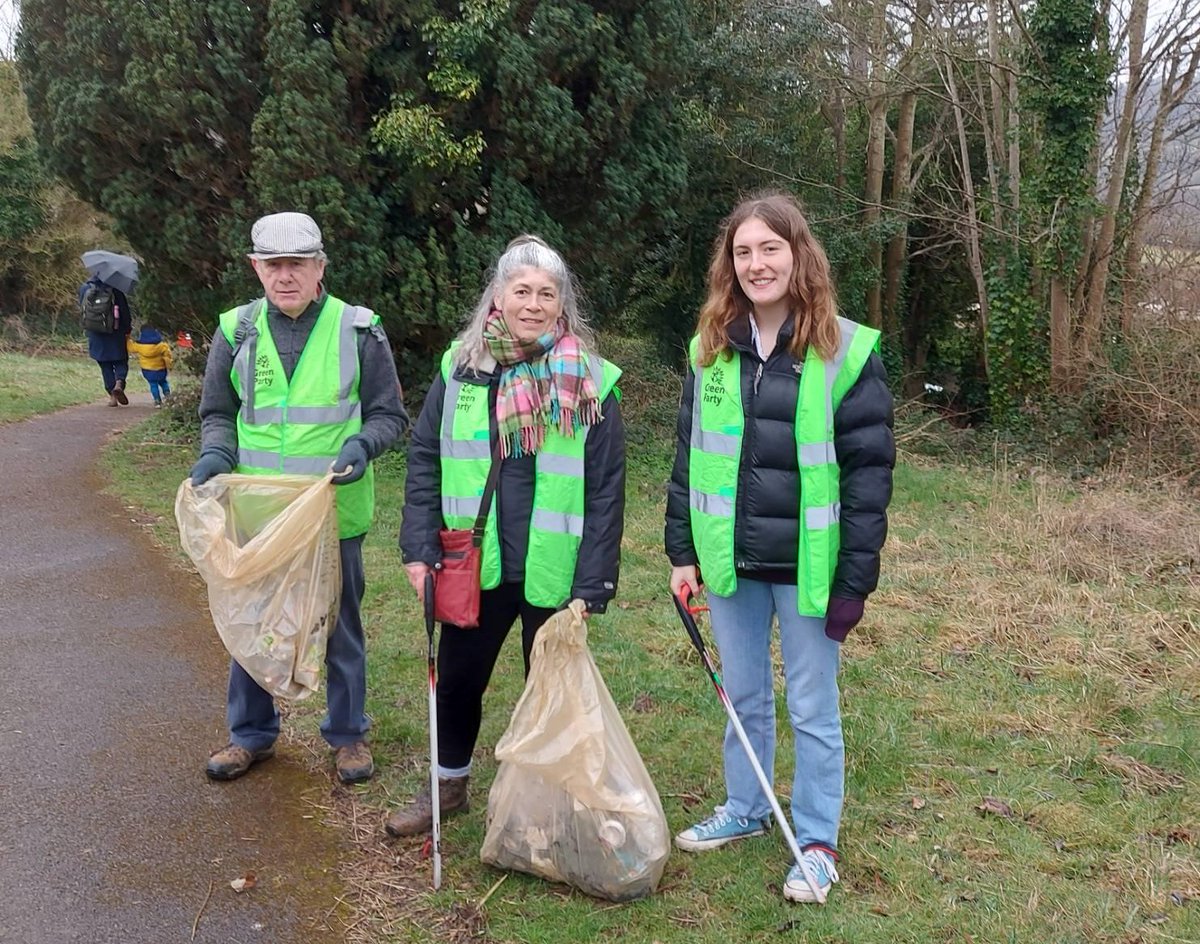 The <a href="/KeepBritainTidy/">Keep Britain Tidy</a> #GBSpringClean runs March 17 to April 2, when people are asked to pick up at least one bag of litter. A #Stroud <a href="/TheGreenParty/">The Green Party</a> team collected 2 rubbish bags full in only 1 hour when they went litter picking this week in local roads.
zurl.co/pGdZ