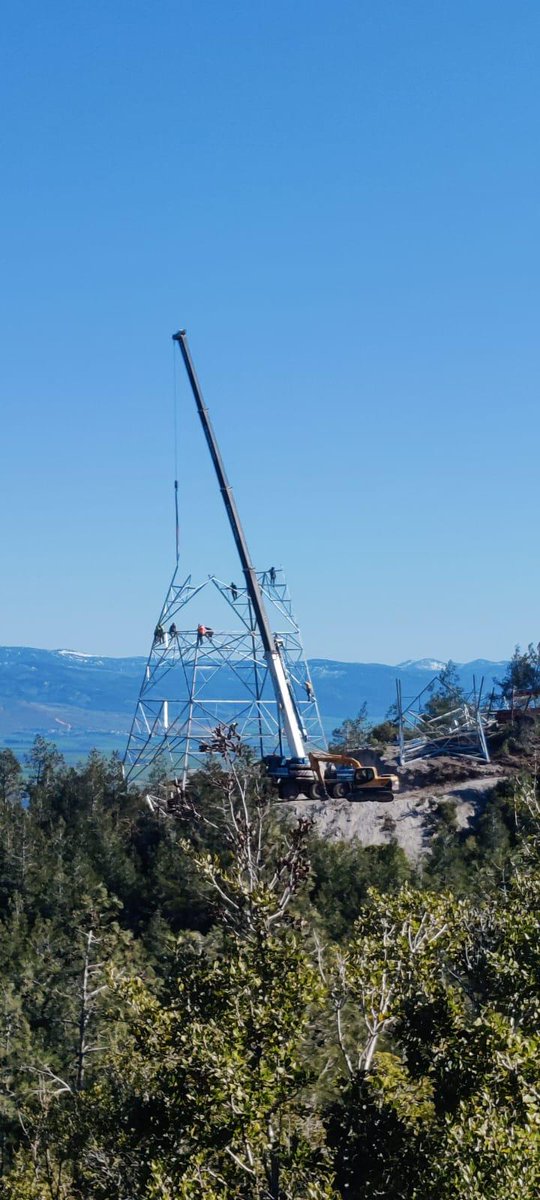 kaMUhendisleri's tweet photo. Enerjinin Üretilip Ülkemizin her bir köşesine sağlıklı ve kaliteli bir şekilde İletilmesi ve Dağıtılması için Gece-Gündüz, Soğuk-Sıcak demeden 7/24 esaslı çalışan Elektrik-Elektronik Mühendislerimize teşekkür ederiz.
#DevletMuhendisleKalkınır https://t.co/W2t6idvnBb