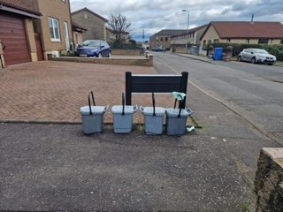 ClacksWaste's tweet photo. Do you use your Food Waste Recycling Caddy like the people in this street?  If not call 01259 450000 to order your caddies and liners . Even a small amount helps !  Did you know that by recycling 22 teabags it can power a hoover for 10 minutes! https://t.co/j4FVuoPhyH