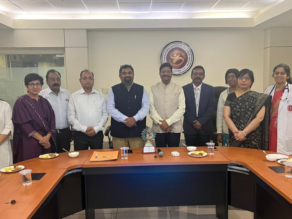 dhaatrimilkbank's tweet photo. Dr Santosh Kumar, Founder Director, @dhaatrimilkbank and General Secretary Sushena Health Foundation visited Post Graduate Institute Of Child Health, Noida in connection with establishing Milk Bank there.
#Breastfeeding #Dhaatri #Sushena #MAA #NHM #GOI #SupportBreastfeeding https://t.co/Y0TTyzCTiB