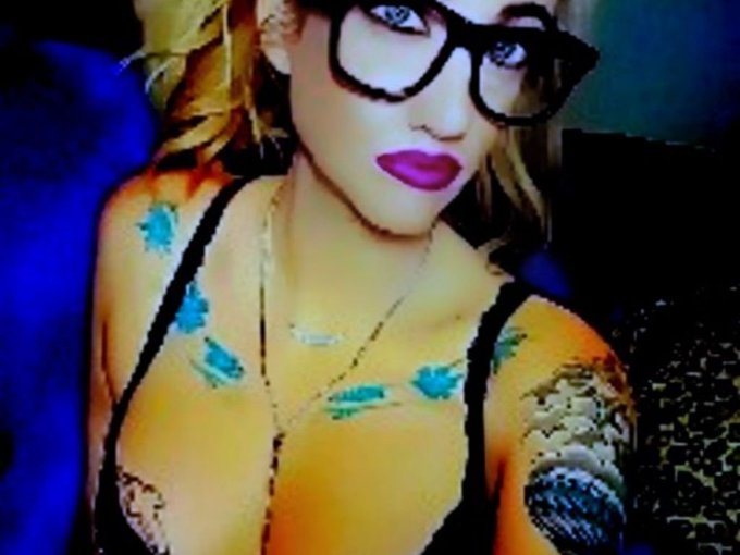 I'm online right now on Skyprivate - pay-per-minute system for Skype live shows. Call me right now in