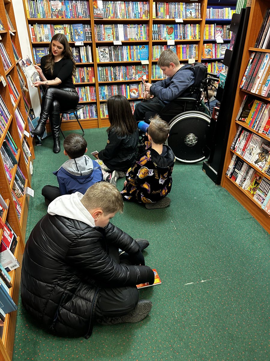 Miss Prentice & The Hive 🐝 tweet media