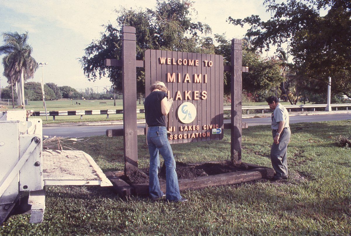MiamiLakesNews's tweet photo. Welcome to Miami Lakes!👋 Just a bit of maintenance going on in this #TBT from 1982 at the entrance feature on Miami Lakes Drive &amp; the eastbound exit of the Palmetto Expressway... quite the work uniform, right? #MLHistory

#GrowingBeautifully https://t.co/uous0z5UXv