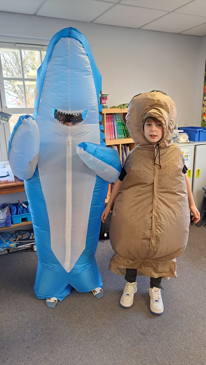 ShebbearCollege's tweet image. It&apos;s #WorldBookDay 📚 and our Prep School Children are celebrating with excellent costumes! Prep 5 - Form 2 have attended an online webinar with #MichaelMorpurgo and our bring &amp;amp; buy book sale in the Library is taking place throughout the day. #shebbearprep #lovereading #books