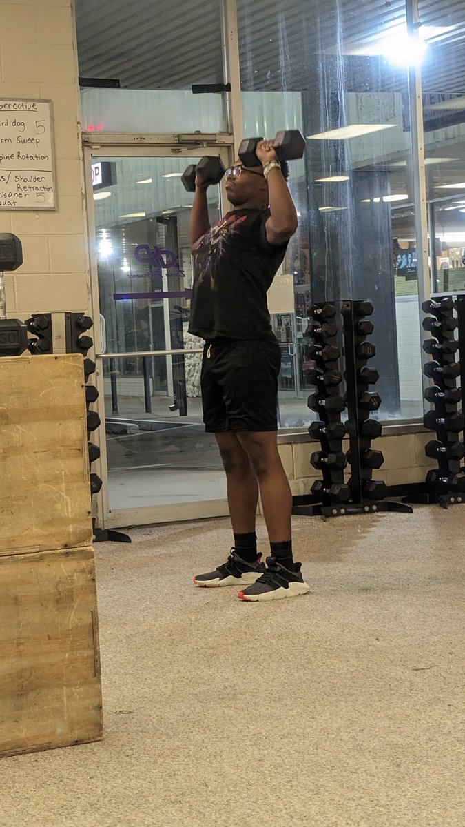 KingHurst1712's tweet photo. Been out... Now I'm BACK #labwork 💪🏾🏋🏾‍♂️ #determination #dreamperformance

@broadnax_cory 
@BrewerHSFB 
@BrewerAthletics https://t.co/cxwWFcWHoh